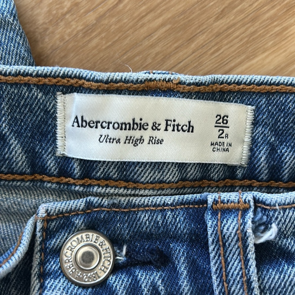 Abercrombie & Fitch ultra high rise jeans EUC size 26/2 - Picture 2 of 3